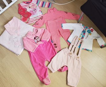 Lot vêtements fille + cape de bain