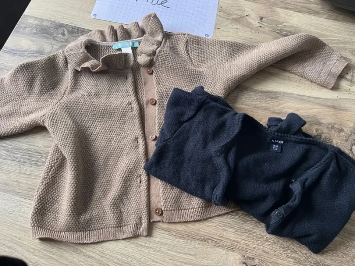 2 gilets bébé fille