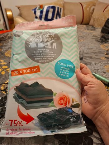 Housse de rangement parfumer sous vide taille 70 sur 100 cm neuve prix 4 euro