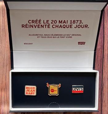 Lot de 3 Pin's/Pins Levi's 501 Day et Blue Jean Baby pour collectionneur