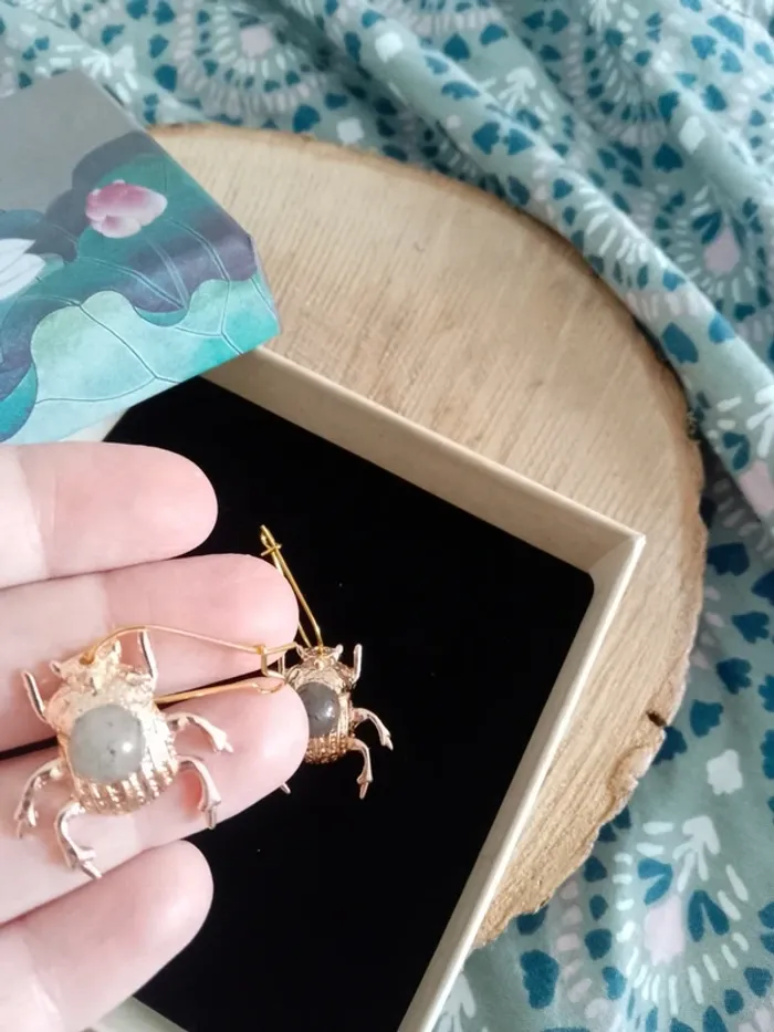 Boucles d'oreilles bohèmes scarabées pierres de labradorite - photo numéro 3