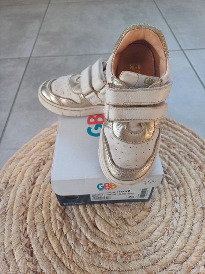 Baskets gbb taille 25 tout en cuir