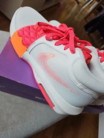 🔥Lebron Witness VIII Dunkin Donuts T.44.5🏀🔥