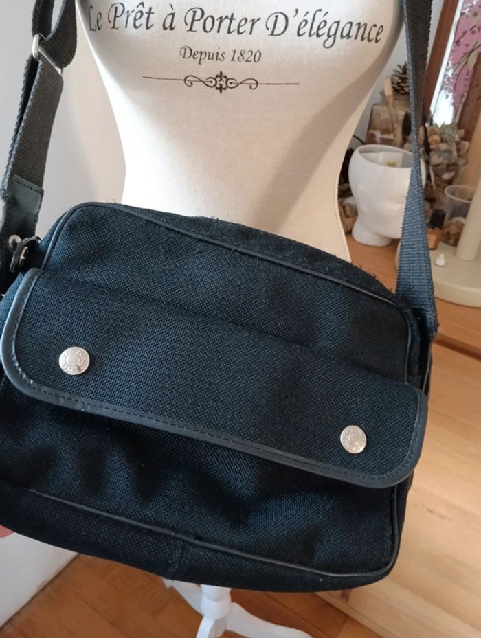 Sac bandoulière en tissus détails cuir  
De la gamme perfecto by Schott - photo numéro 13