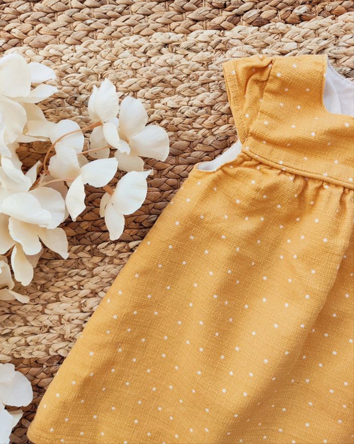 Robe manche courte printemps/été Primark 12 mois portée une seule fois - photo numéro 3