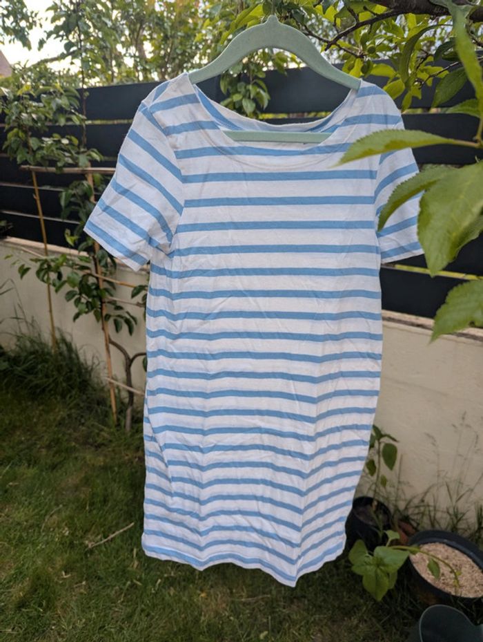 Robe marinière bleu clair et blanche 8 ans