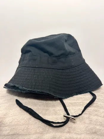 Bob noir à lanière