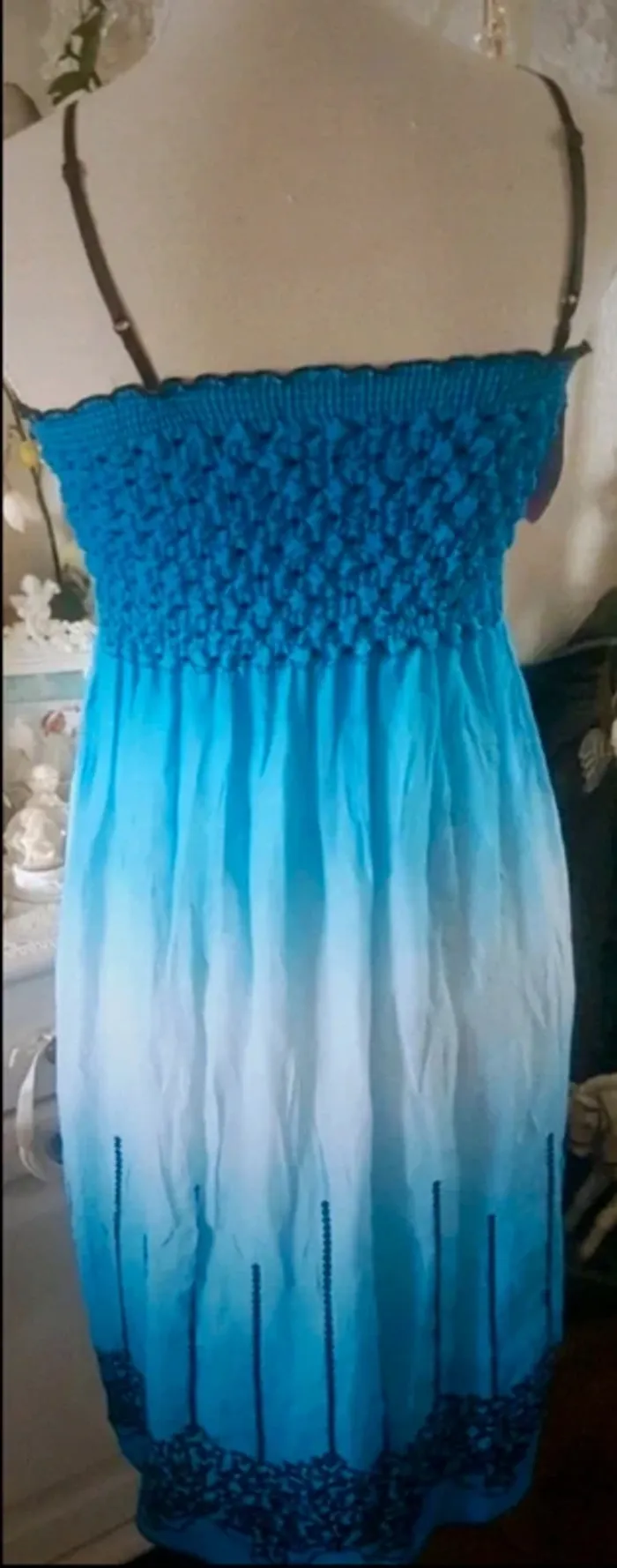 Jolie robe bleu sequins noir Iko Taille U (40/42) Neuve - photo numéro 2