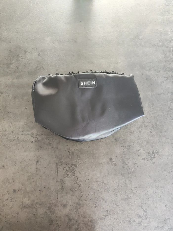 Trousse de toilette ou petit sac à main - photo numéro 3