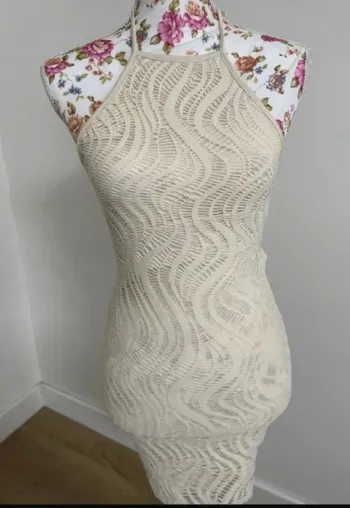 Robe style crochet dos nu