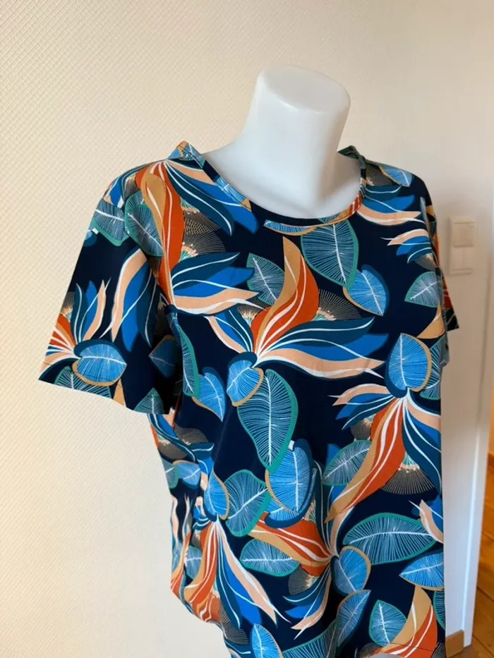 T- shirt coloré en très bon état taille 38-40 - photo numéro 2