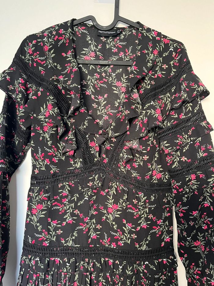 Robe noire à fleurs prettylittlething S neuve - photo numéro 3
