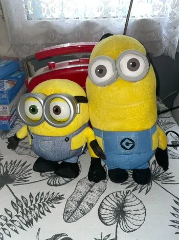 Deux peluches Minions