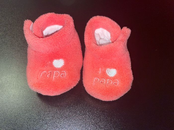 Chaussons bébé à message rose taille 0-6 mois