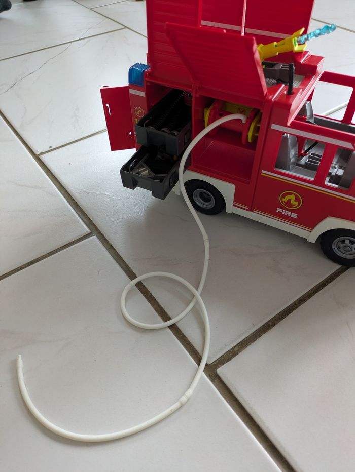 Camion de pompier Playmobil 9464 - photo numéro 2