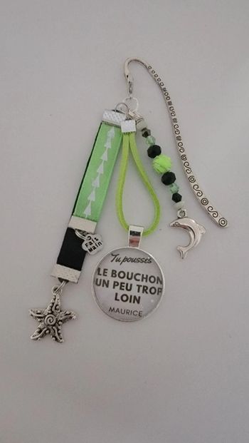 Cadeau humour , bijoux de sac ou marque page " tu pousses le bouchon trop loin maurice "