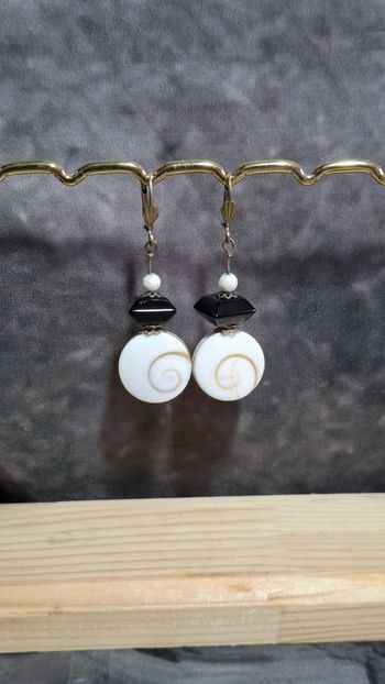 Boucles d’oreille œil de Sainte Lucie cristal noir look rétro