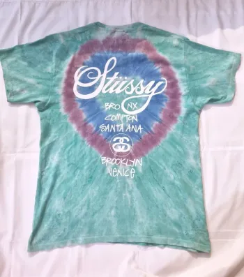 T shirt Stüssy Tie dye vert rose bleu World Tour medium 100% coton état impeccable
