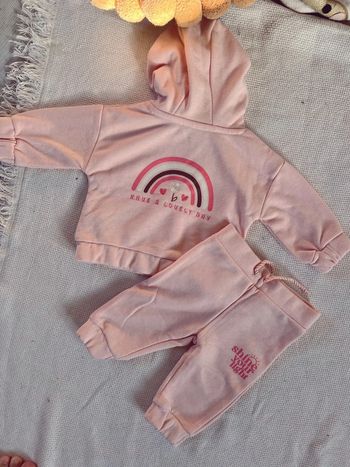 Ensemble jogging rose à capuche motif arc-en-ciel