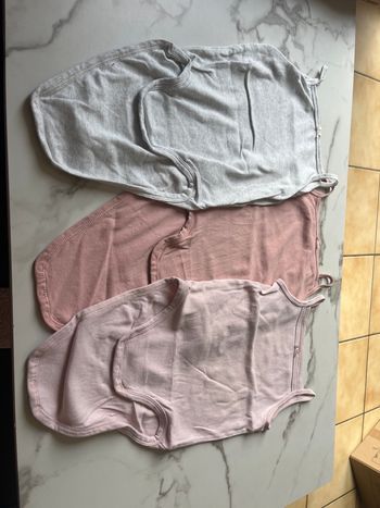 Lot de 4 bodies à bretelles