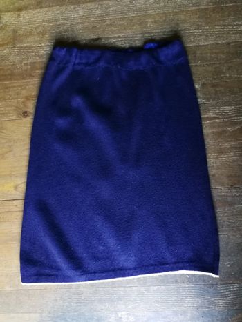 Jupe bleu marine droite  avec liseré blanc