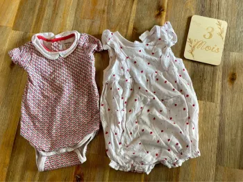 Lot de 2 bodys manche courtes