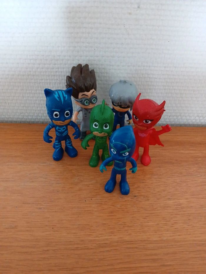 Lot personnages / figurine pyjamasques
