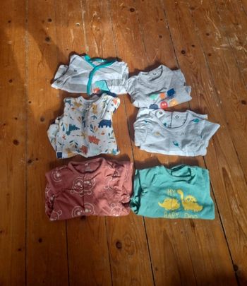 Lot 6 pyjamas leger 1 mois