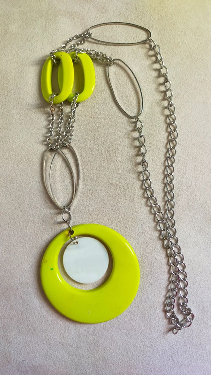 Collier vintage argenté et vert citron – Collection Émeraude Urbaine - photo numéro 5