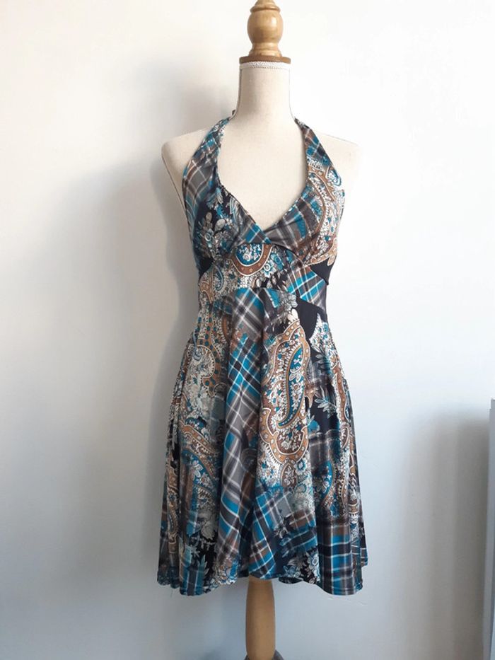 Robe courte dos nu