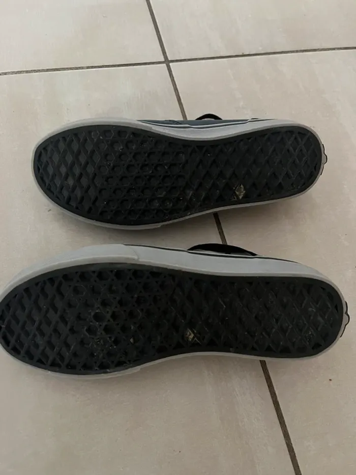 Baskets chaussures vans en cuir noir pointure 35 - photo numéro 4