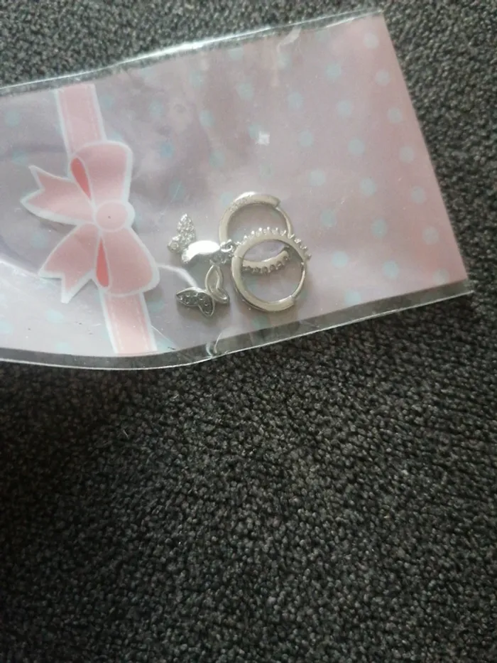 Boucles d'oreilles fantaisie neuves - photo numéro 3