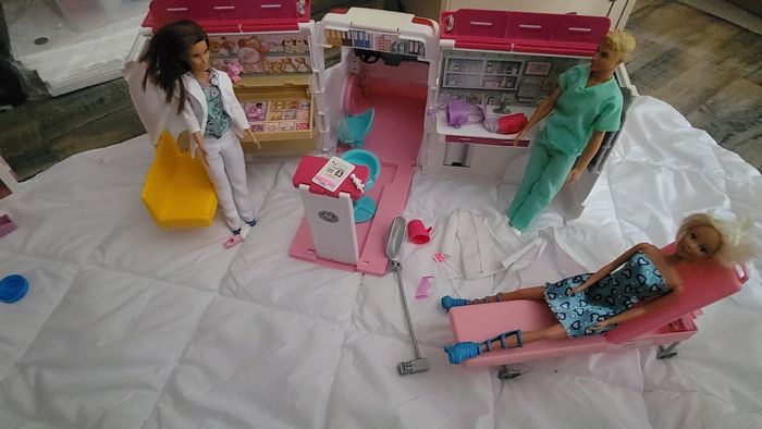Ambulance barbie - photo numéro 8
