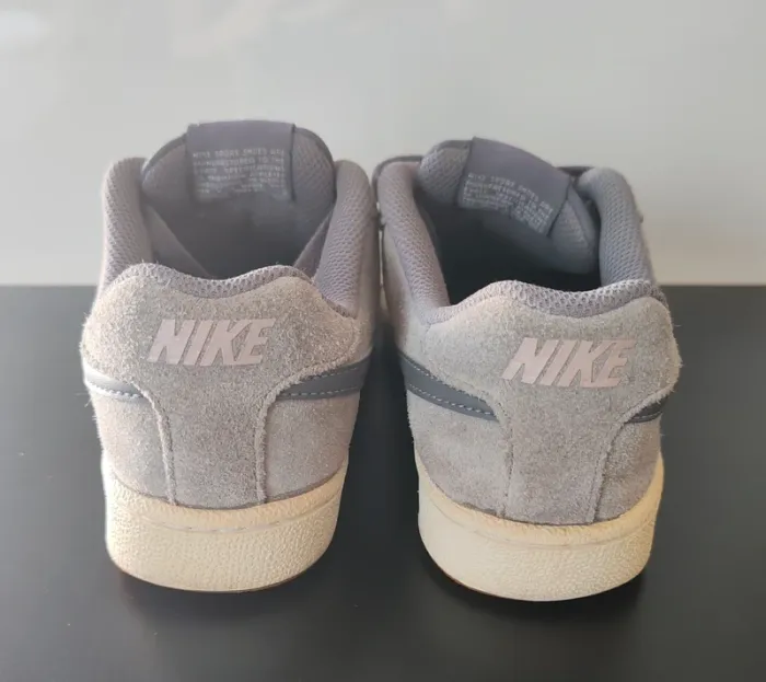 Baskets Nike Court Royale Suede – Gris clair & semelle gomme – Taille 37,5 (Femme) - photo numéro 3