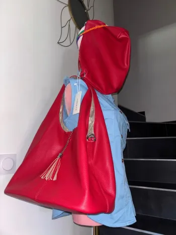 Magnifique Sac à main ou bandoulière réversible et pochette assorti