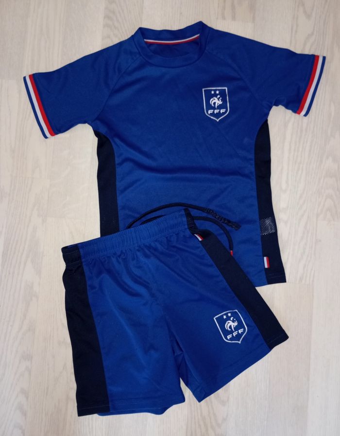Ensemble de football FFF 
T. 8 ans