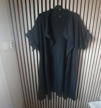 Grande veste  gilet poncho longue en maille fantaisie.