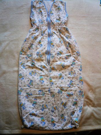 Gigoteuse blanche motifs bleus