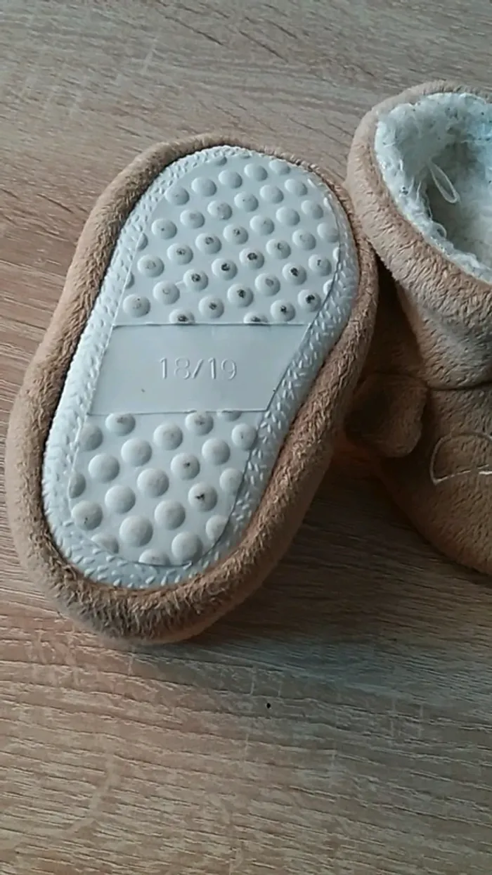 Chaussons pointure 18/19 - photo numéro 2