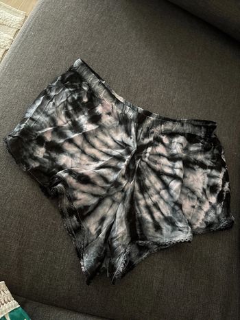 Short bleu et rose