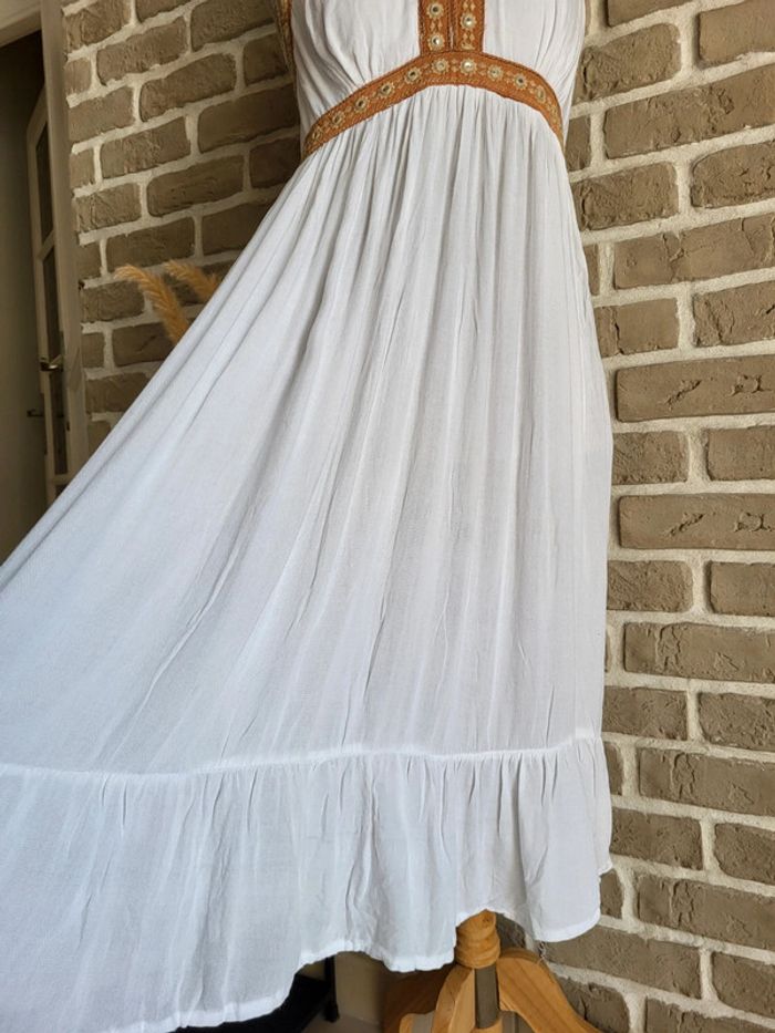Robe neuve hippie chic bohème blanche avec broderies - Fashion Labelle - photo numéro 11