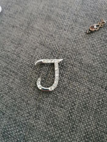 Pendentif lettre J