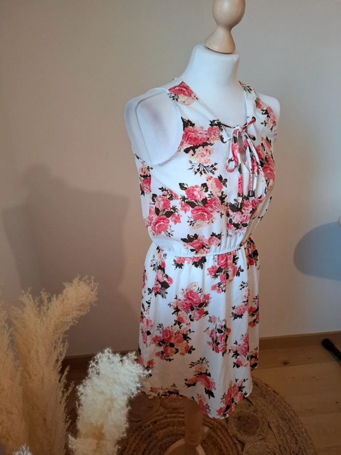 Robe blanche Fleurie fluide Colloseum taille S 36 - photo numéro 8