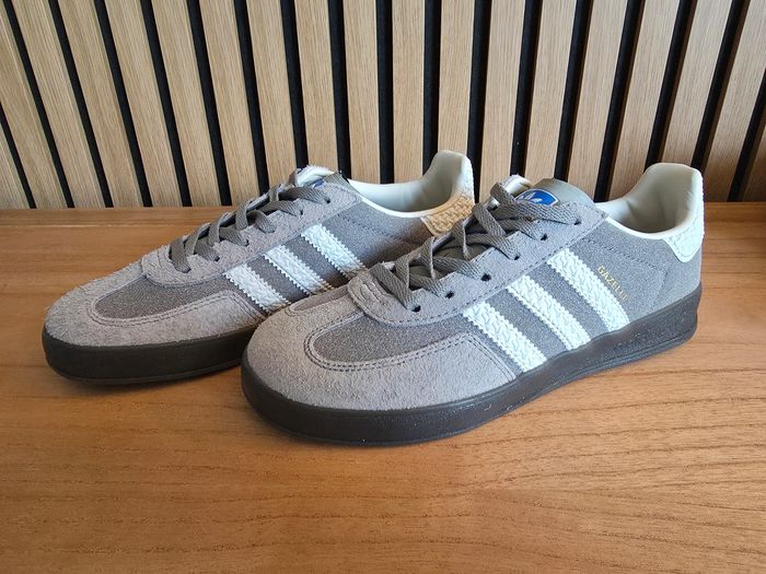 Adidas Gazelle grises neuves
