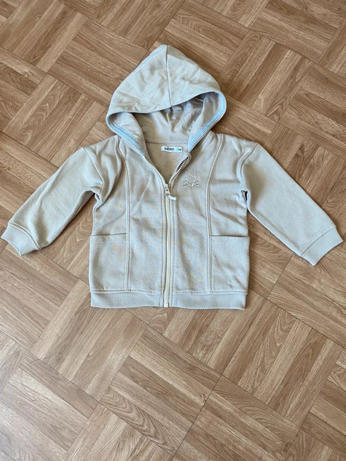 Sweat à capuche avec zip taille 24 mois Gémo