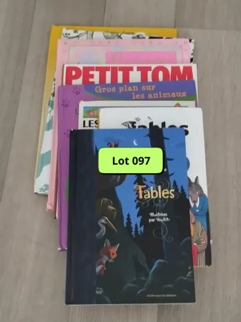 collection de 8 beaux livres illustrés et BD pour enfants en très bons états L097