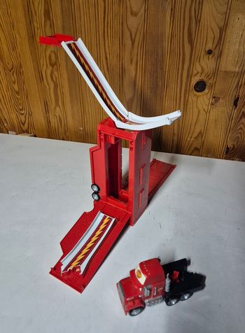 Camion 3 en 1 mack cars transformation tremplin playset