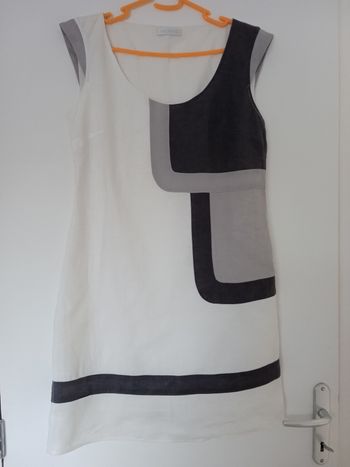 Robe blanche sans manche