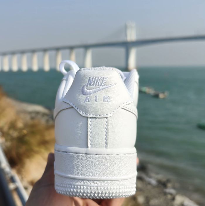 Nike Air Force 1 Low '07 White taille :39 - photo numéro 4