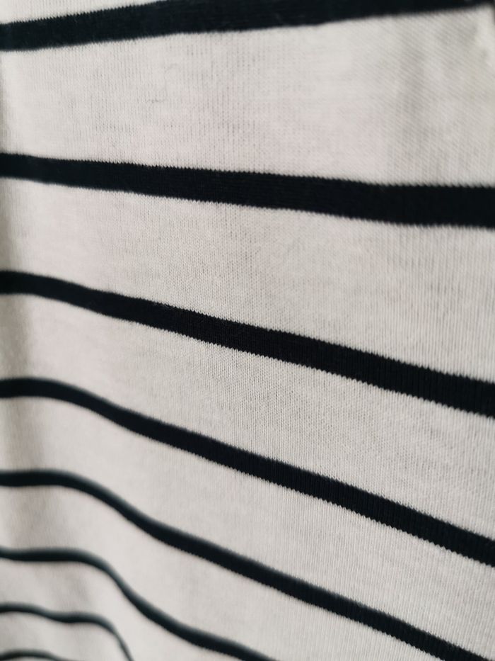 Robe marine avec épaules dénudées - photo numéro 3